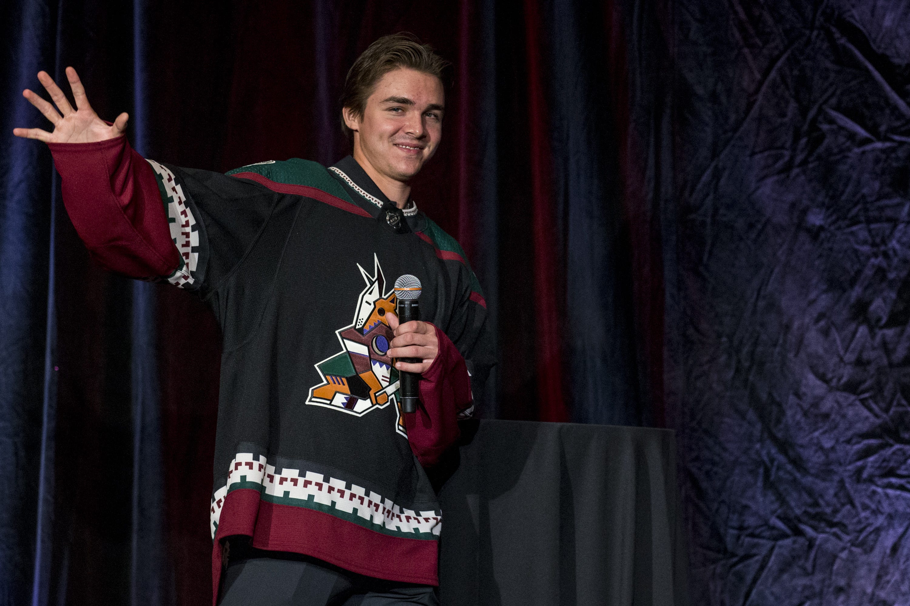 new coyotes jersey